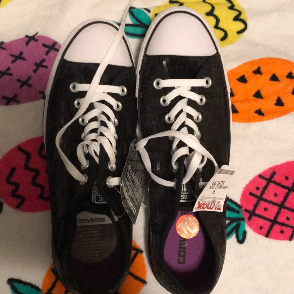 Black sequin converse. Men’s 10/ Woman’s 12